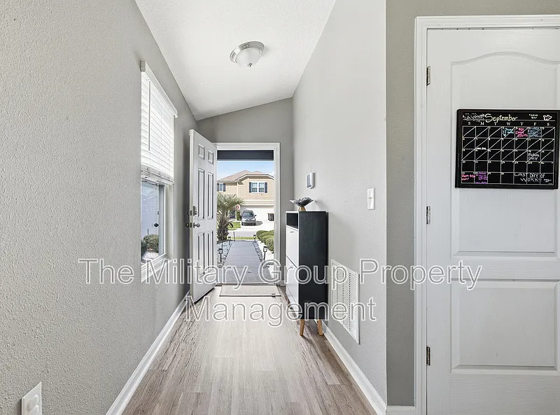 3 bed, 2.0 bath, 1436 sqft, $1,900 — Photo 3