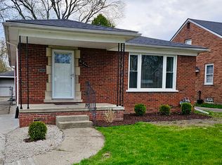 20244 Lochmoor St, Harper Woods, MI 48225