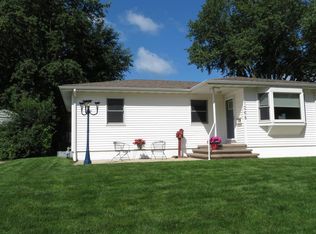 1268 Saint Andrews Ave, Waterloo, IA 50701