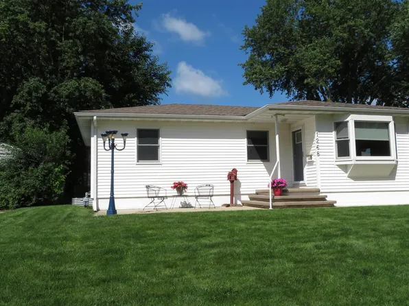 1268 Saint Andrews Ave, Waterloo, IA 50701