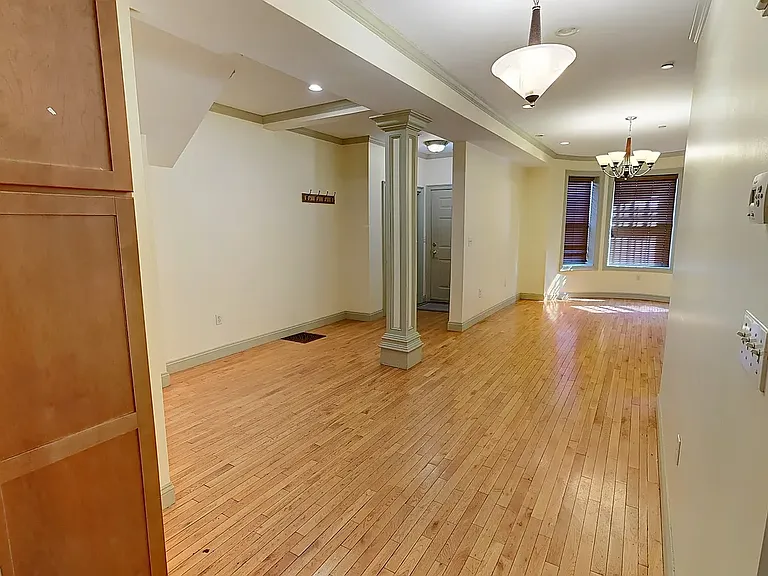 531 Newbury St — Photo 4