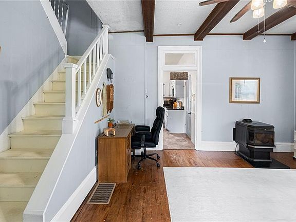3rd image of 603 W 10th St