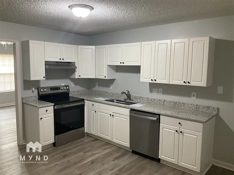 5419 Howard St — Photo 4