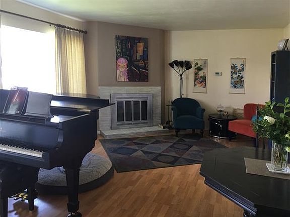 4th image of 798 Broadway Blvd