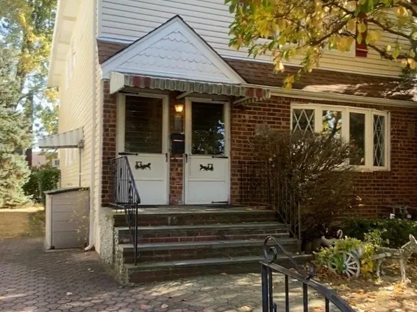 8 Cliff Avenue, Hempstead, NY 11550