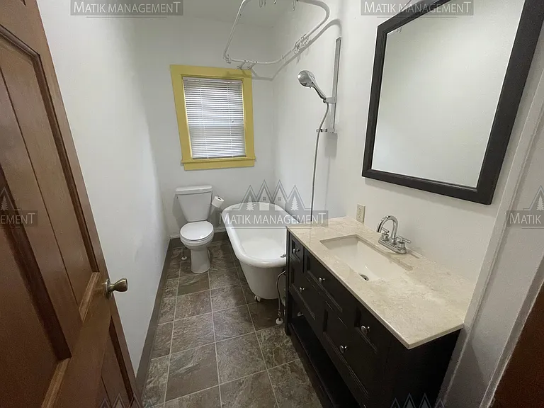 805 4th St SE — Photo 16