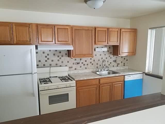 2nd image of 374 Inland Dr APT 1A
