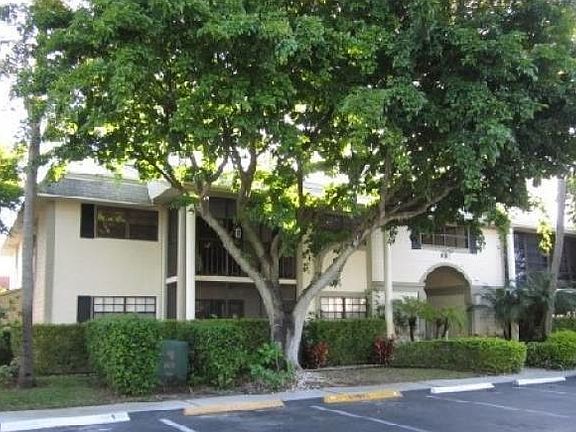 2nd image of 931 NE 199th St APT 204