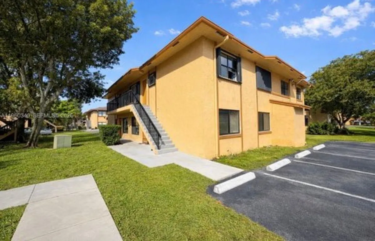 Building Photo - 2530 W 67th Pl