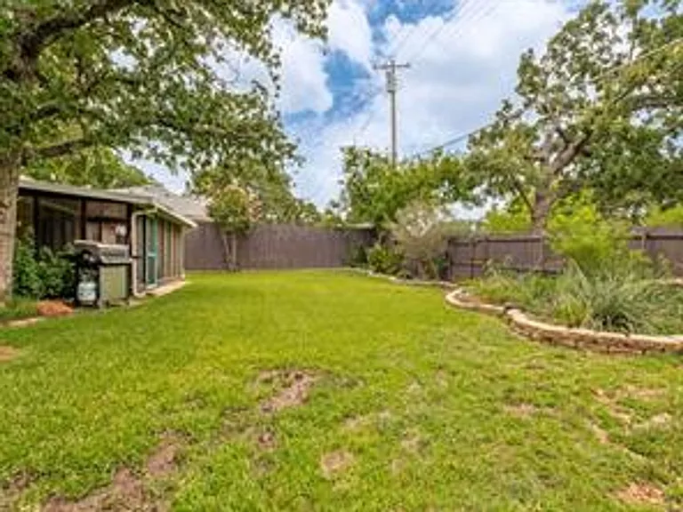 1620 Post Oak Dr — Photo 24