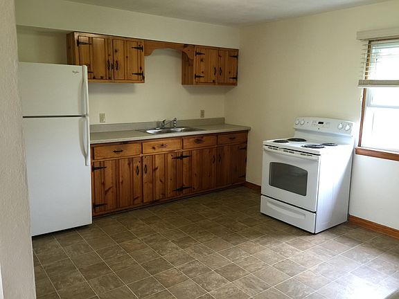 5th image of 608 Park St