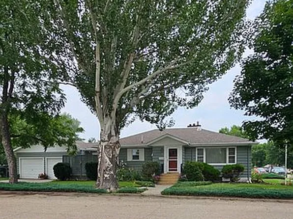 302 7th St W, Mobridge, SD 57601