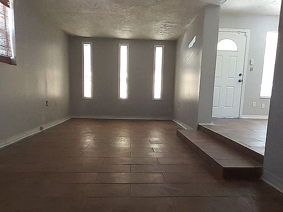 5th image of 4937 Donnybrook Ave