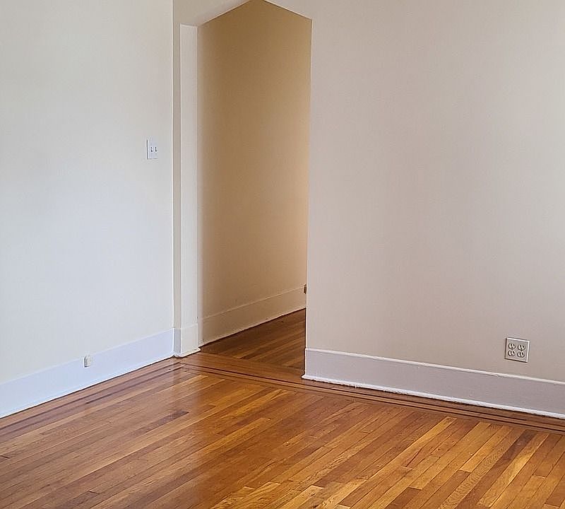 1st image of 3164 45th St #3