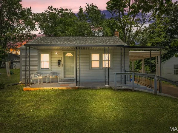 926 N Middle St, Farmington, MO 63640