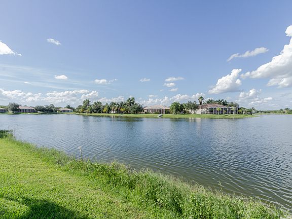 3rd image of 800 Grand Rapids Blvd