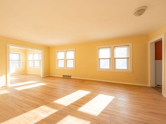4th image of 283 Saratoga St S #Up