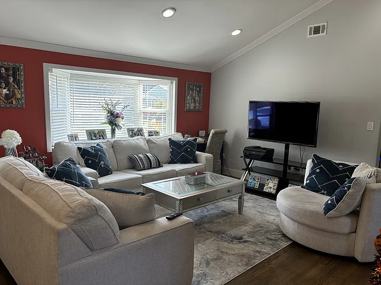 1369 Peach Pl — Photo 3