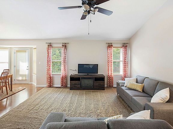 2nd image of 1404 Red Oak Plantation Dr