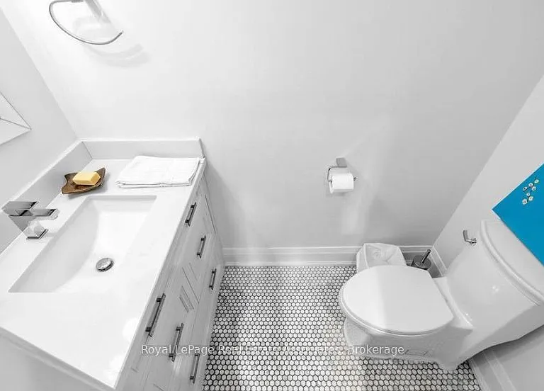 6760 Dolmage Ct — Photo 12