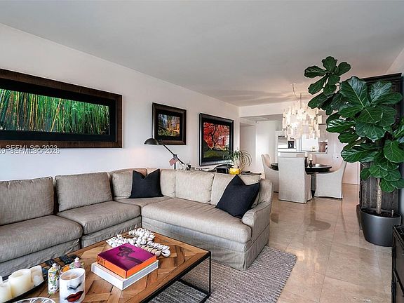 5th image of 601 NE 36th St APT 2910