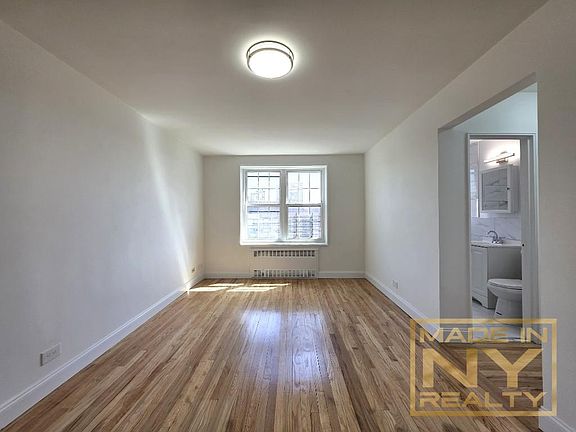 3rd image of 140-21 Burden Cres #603