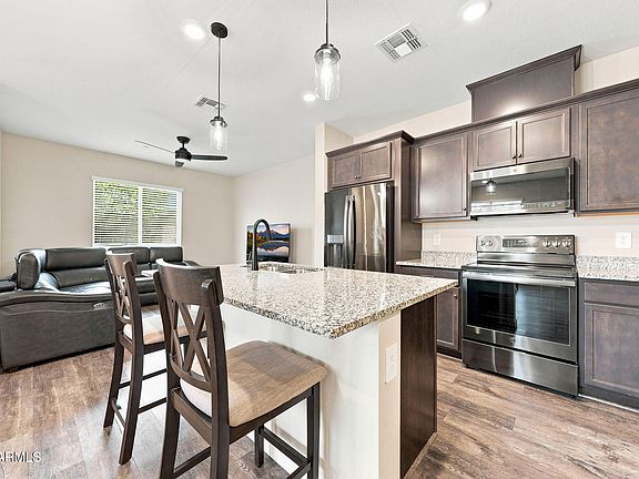 4th image of 779 E DORAL Avenue #101