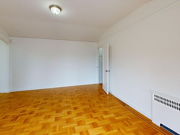 3rd image of 915 Pierce St #5118575