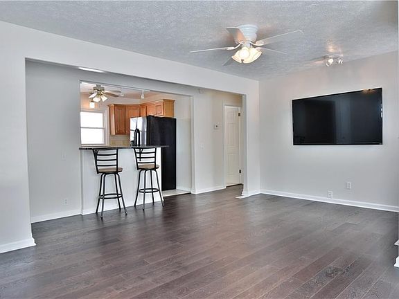 4th image of 4294 Darlene St