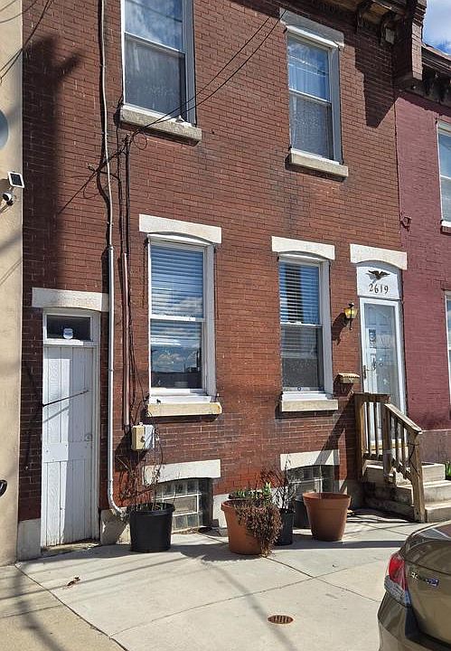 1st image of 2619 E Hagert St