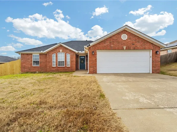 511 Dewberry Ln, Centerton, AR 72719