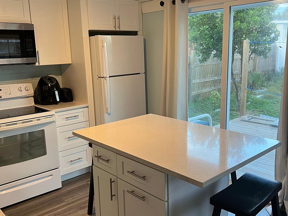 1st image of 3059 Esperanza Ave