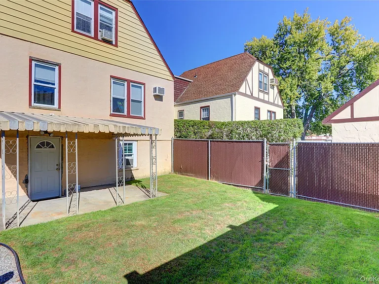 157 Main St — Photo 3