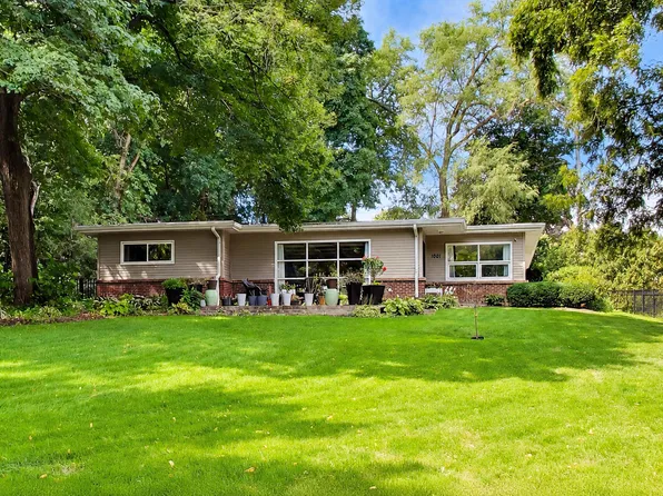 1001 Geneva Rd, St Charles, IL 60174