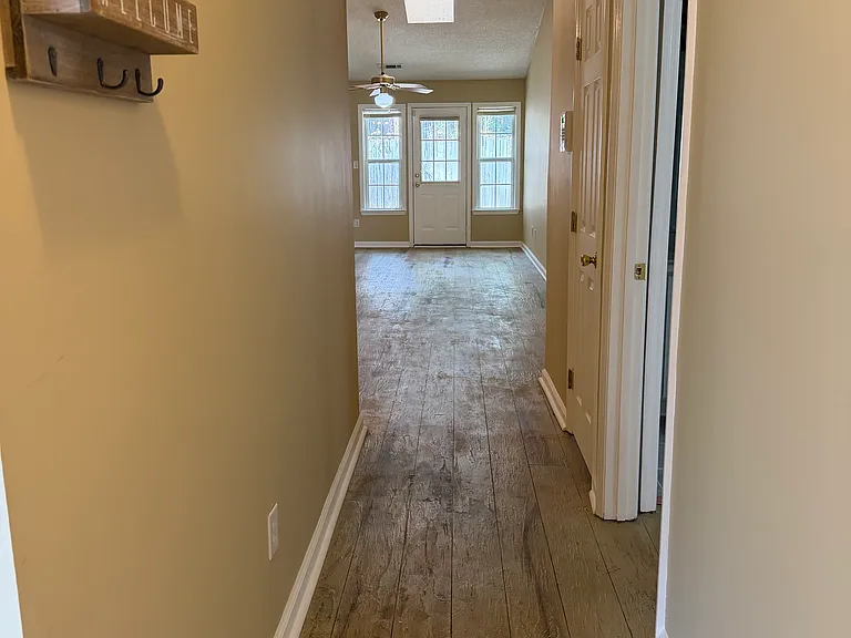 116 Shelby Dr — Photo 2