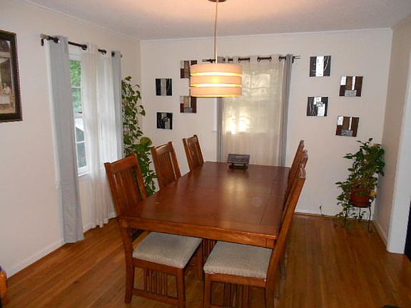 5th image of 211 Dogwood Cir