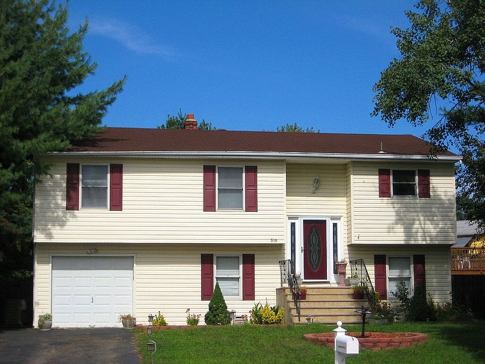 Laurie ln. Aberdeen, NJ