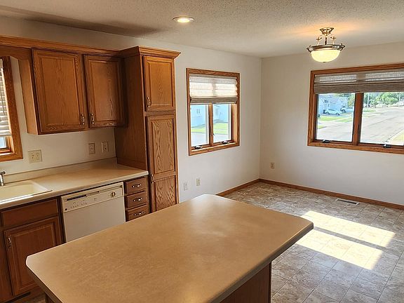 5th image of 1001 Santa Fe Ave Unit 4
