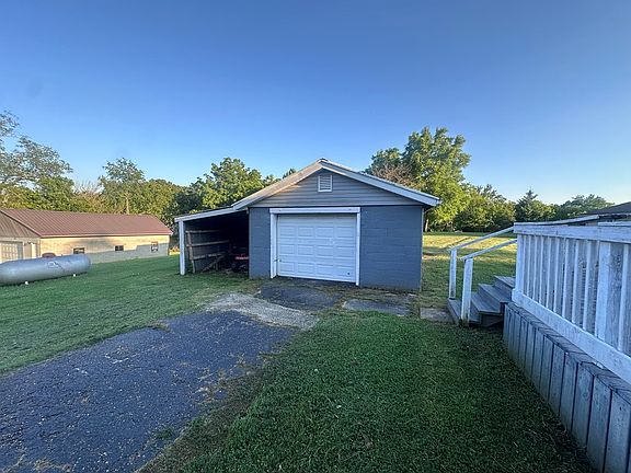3rd image of 908 Thomas Hollow Rd