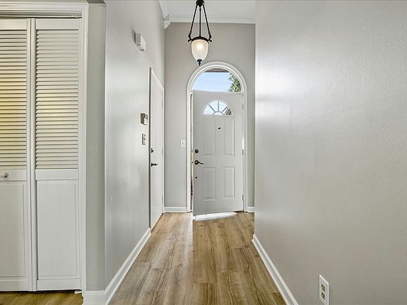 5th image of 535 Pantherburn Cir S