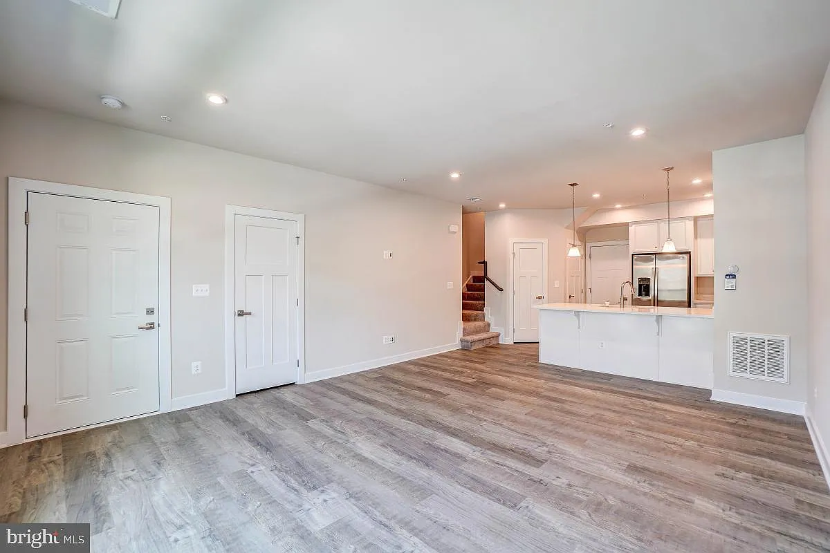 3 bed, 1700 sqft, $2,850 — Photo 4