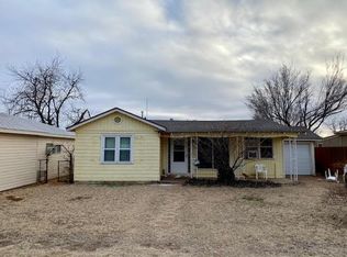 1207 Avenue M NW, Childress, TX 79201