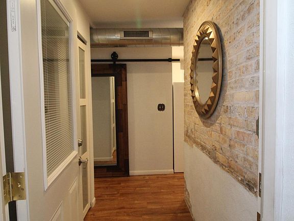 4th image of 2112 W Walton St #B