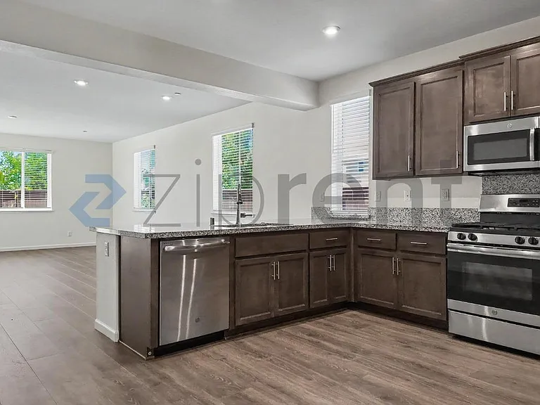 3401 Foothill Pine Ct — Photo 16