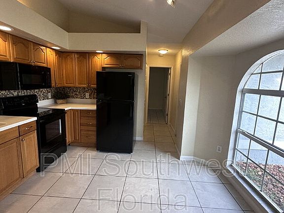 3rd image of 921 Great Falls Ter NW