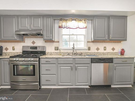 3rd image of 4 McMahon Dr