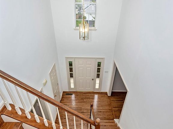 4th image of 21206 Emerald Dr