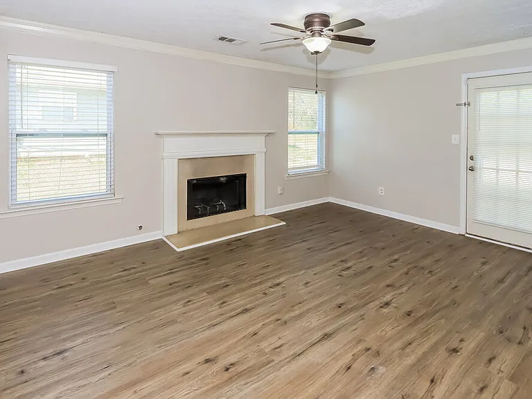 843 Shoals Ct — Photo 4