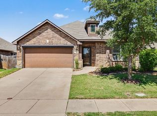 8305 Spitfire Trl, Aubrey, TX 76227