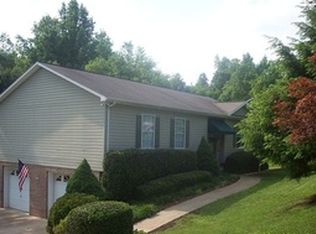 3409 Southern Pine Ln, Hudson, NC 28638